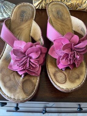 Born Women's Pink Floral Thong WedgeSandals Size Size 9- Fits Larger as 9.5 Wide
